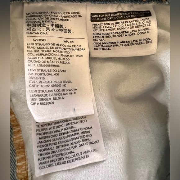 Levi’s Denim Mini Skirt - Picture 5 of 5